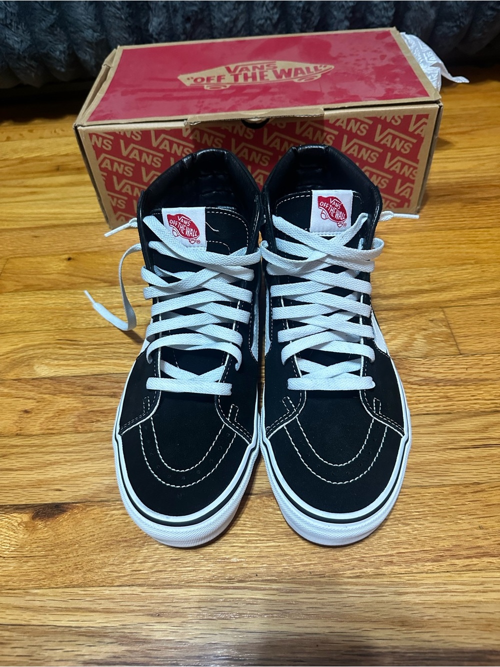 Men’s 9.5 Vans Black & White Sk8-Hi High-Top Sneakers - Picture 2 of 7